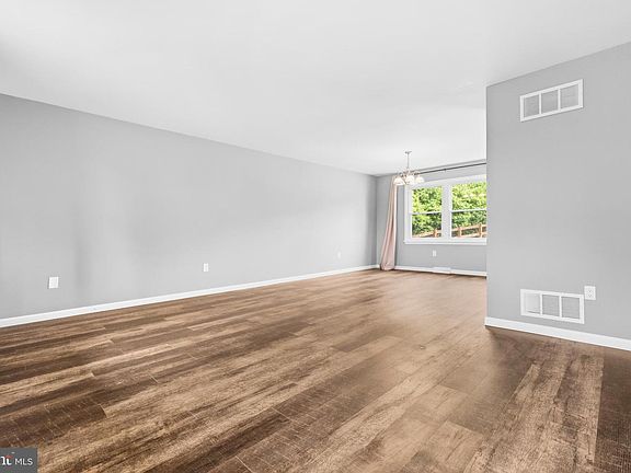 4th image of 2929 Michelle Rd