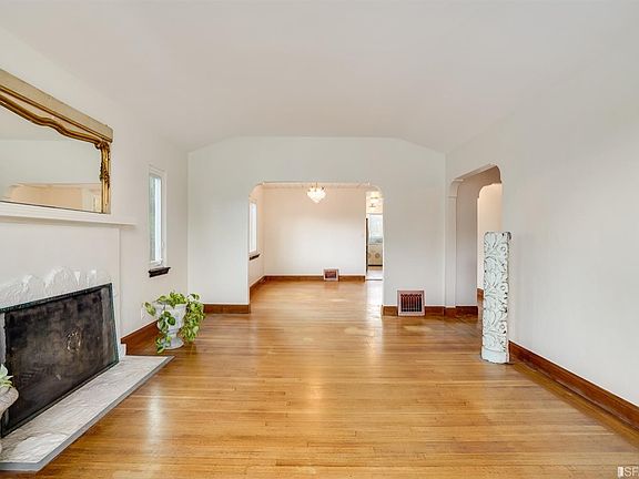 4th image of 812 10th Ave