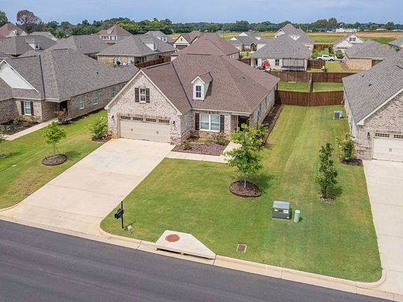 3rd image of 211 Lee Audis Ln