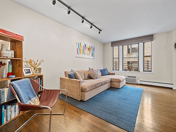2nd image of 315 W 99th St APT 5D