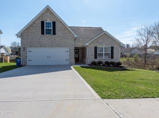 3026 Farmhouse Dr, Maryville, TN 37803