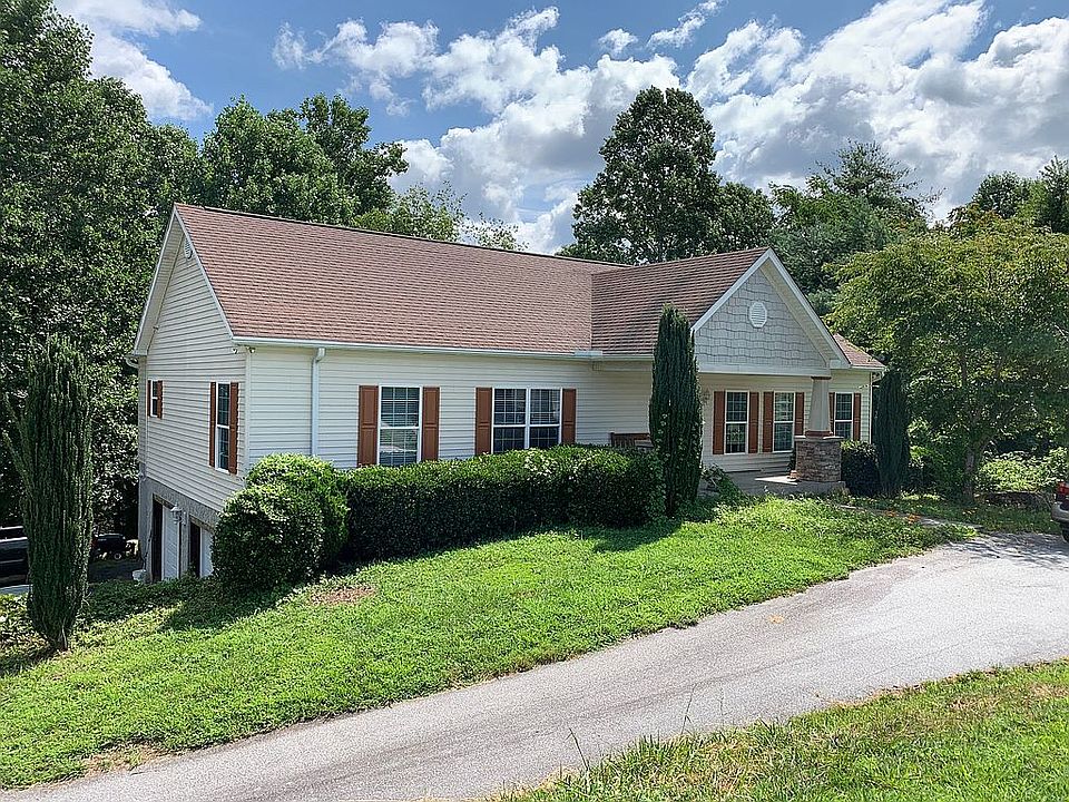 1st image of 380 Hidden Meadow Dr