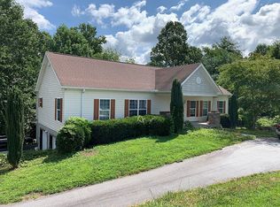 380 Hidden Meadow Dr, Hendersonville, NC 28792