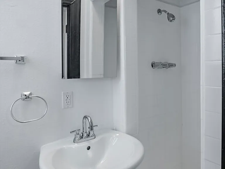 St. Moritz Apartments — Photo 13