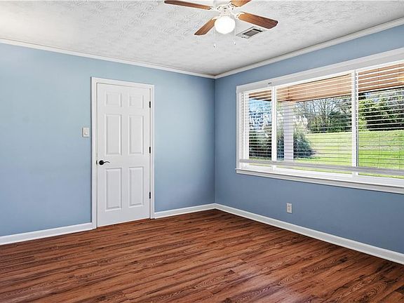 5th image of 4404 Summerville Rd