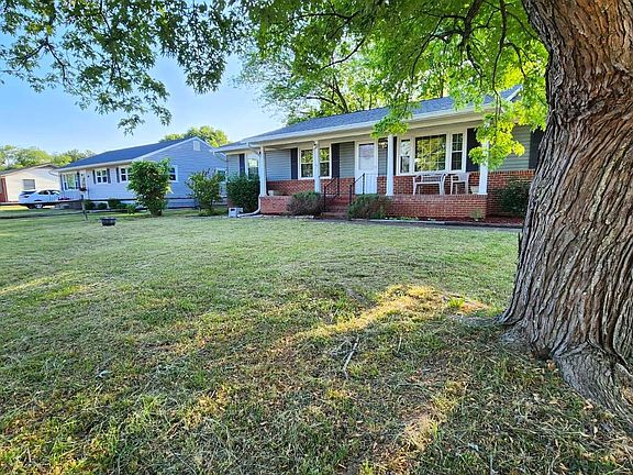 3rd image of 913 Eastern View Dr