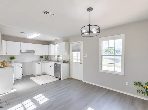 821 Cherry Ln, Clyde, TX 79510