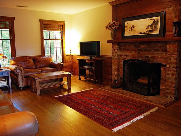 5th image of 7421 Hill Dr