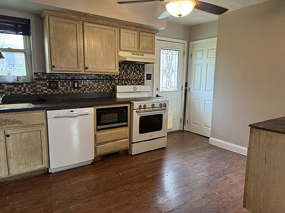 4th image of 1880 Costigan Dr