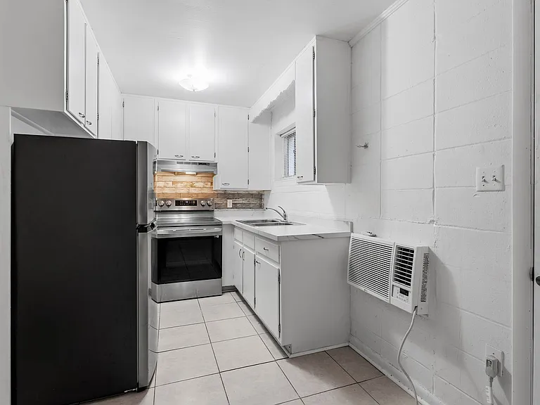 615 E. Park Avenue — Photo 16