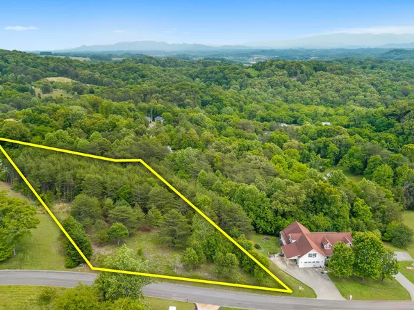 918 River Cliff Dr, Kodak, TN 37764