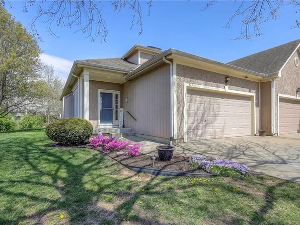 7323 Silverheel St, Shawnee, KS 66227