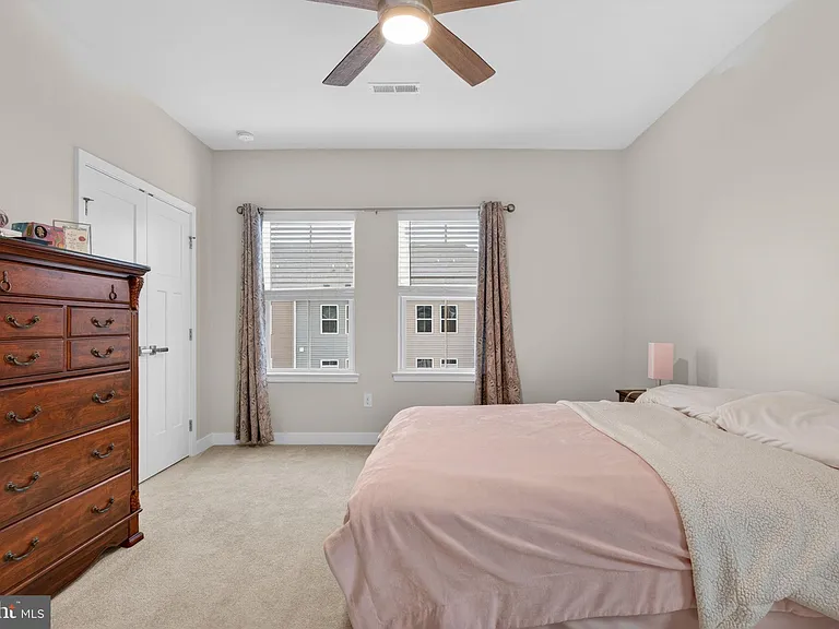 54 Sidney Ln — Photo 27
