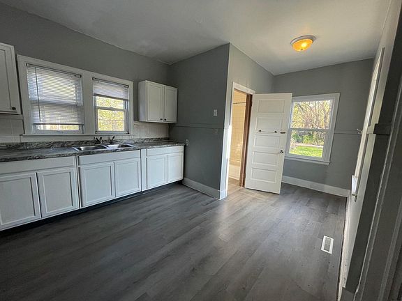 5th image of 611 15th Ave