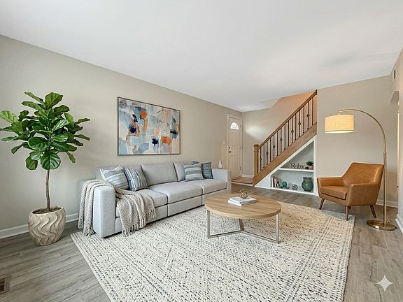5th image of 405 E Prairie Ave
