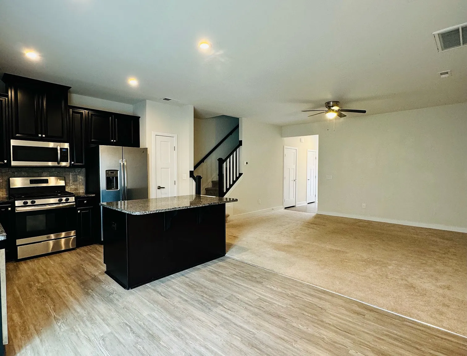 3 bed, 2.5 bath, 1600 sqft, $1,800 — Photo 4