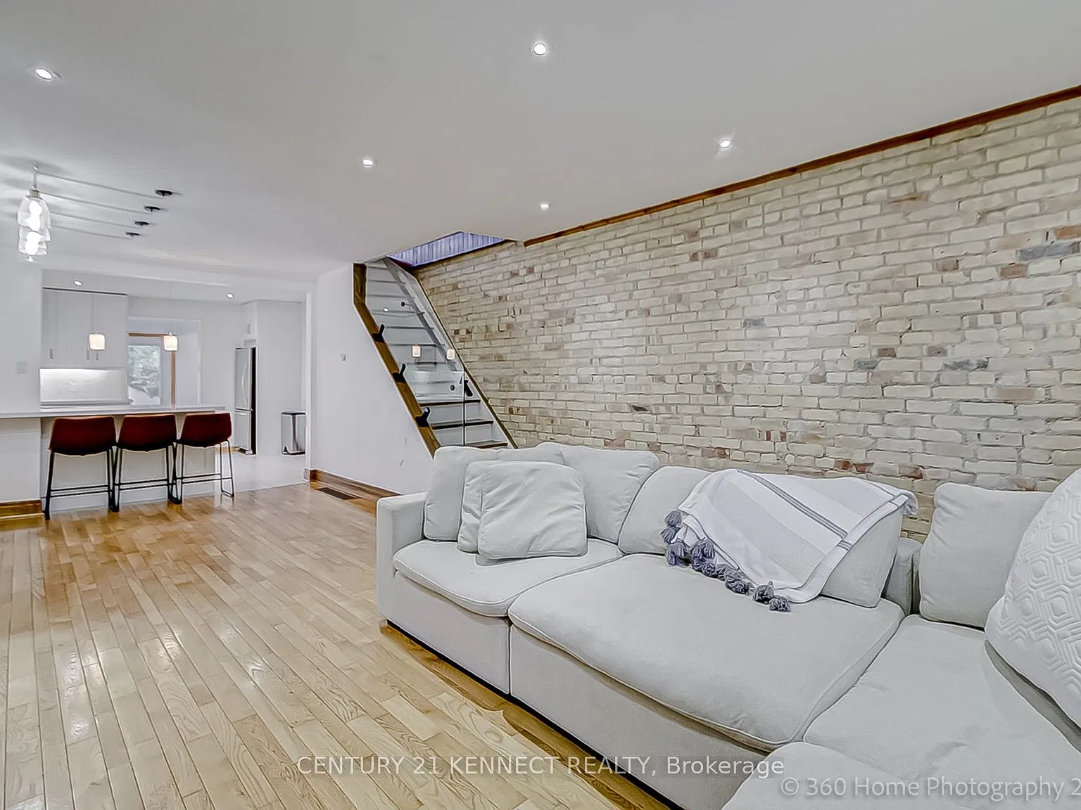3 bed, $4,100 — Photo 4