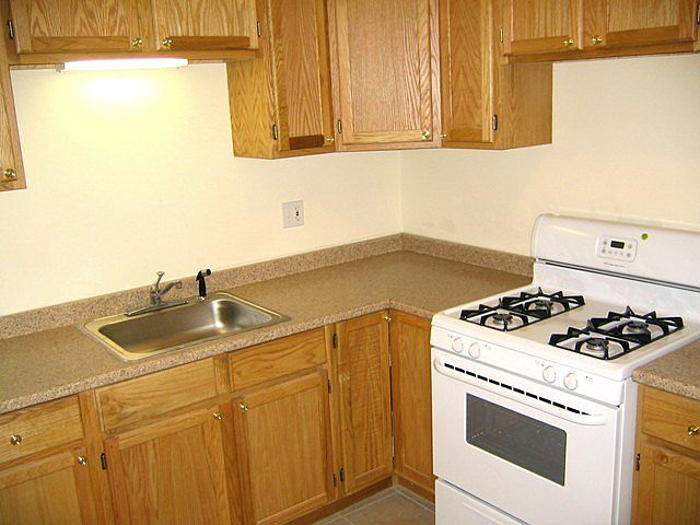 2nd image of 431 E Oakwood Blvd Unit 24