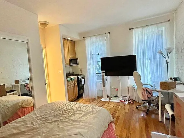 233 E 80th St #3D — Photo 1