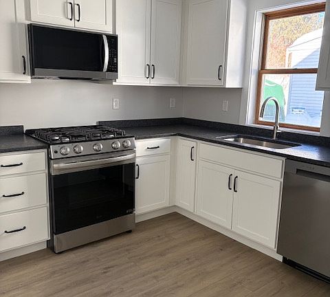 3rd image of 21 Columbian Ave