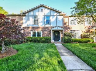 15B Fountain Manor Dr, Greensboro, NC 27405