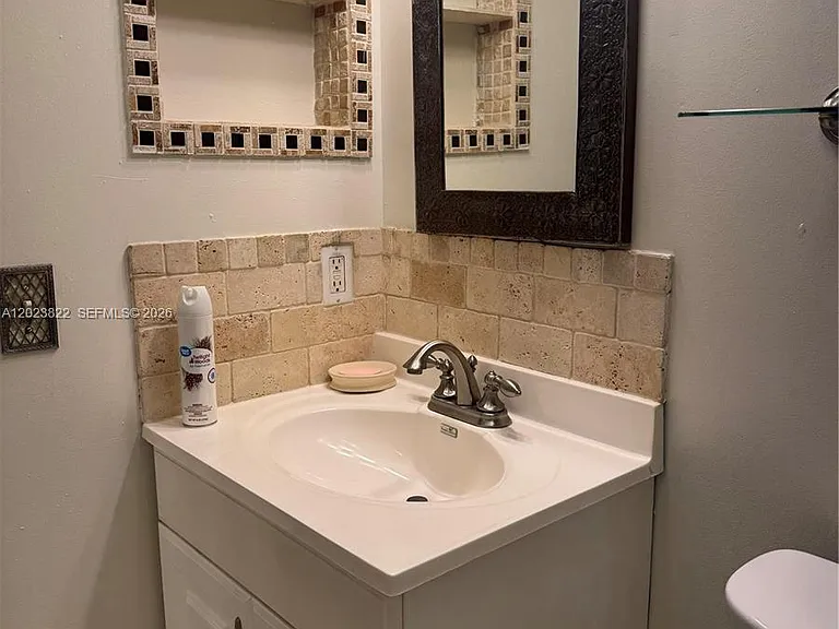 5080 SW 64th Ave #104 — Photo 11