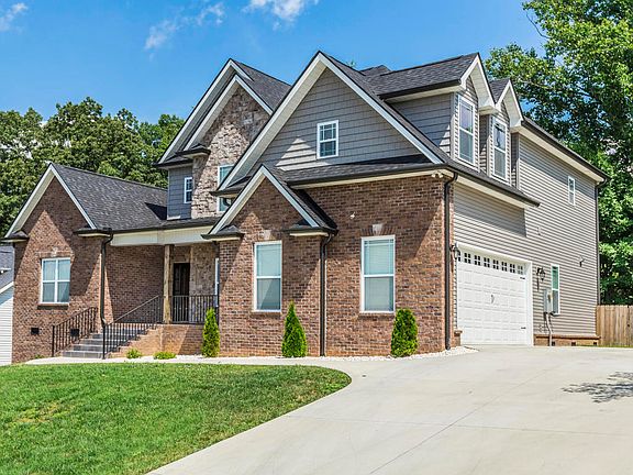 2nd image of 600 Calthorpe Ln