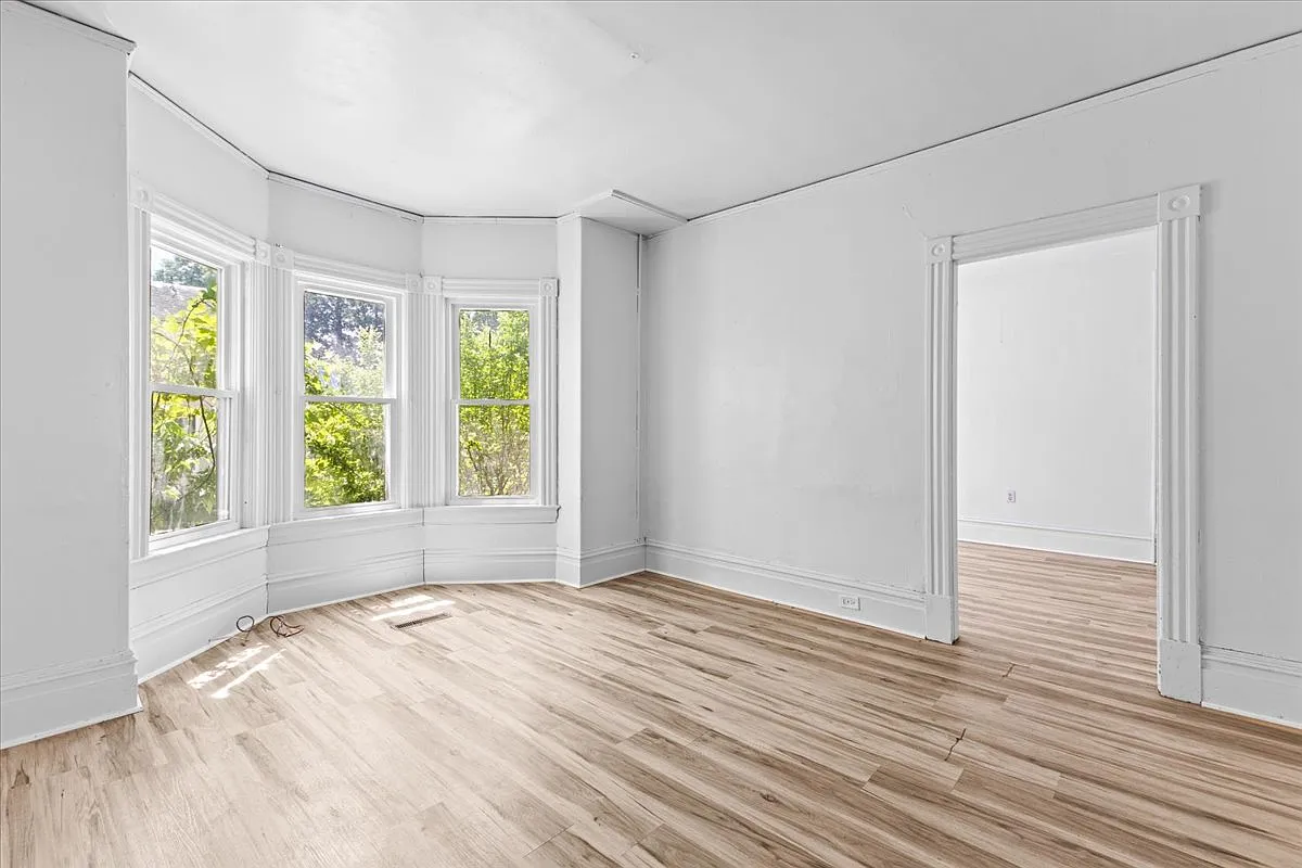 4 bed, 1181 sqft, $3,600 — Photo 4
