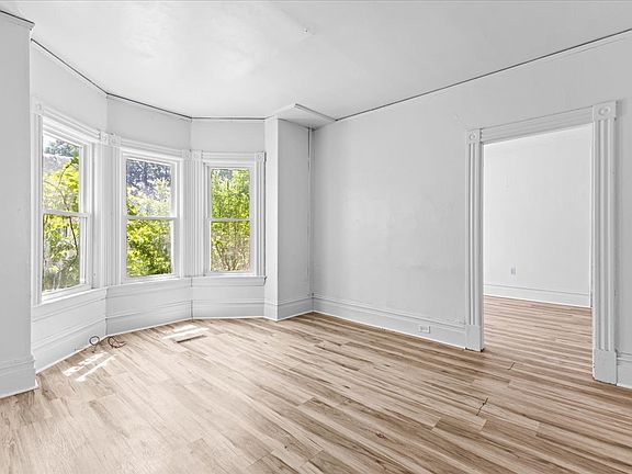 4th image of 21 Hyde St APT 1