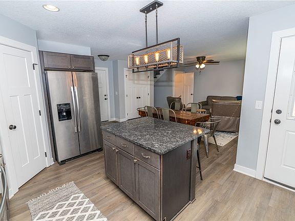 5th image of 1910 Dogwood Ln