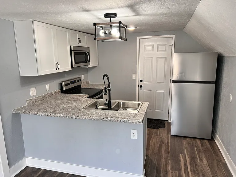 417 S Sheldon St — Photo 10