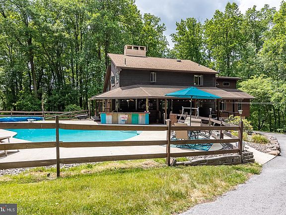 4th image of 2344 Evergreen Ln