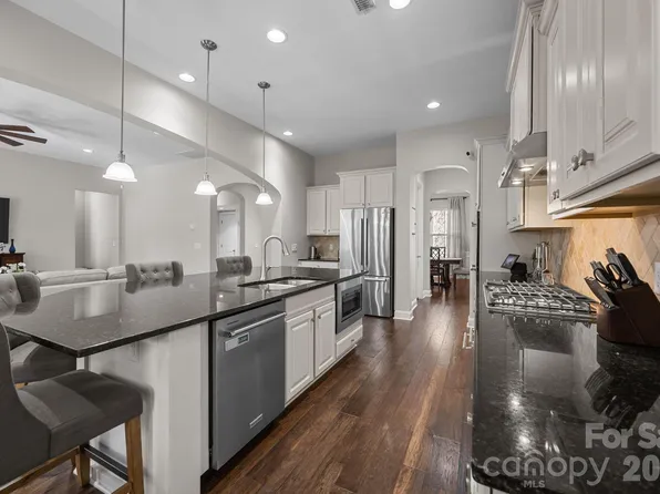 10843 Preservation Park Dr, Charlotte, NC 28214