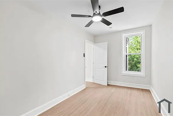 35 E Collom St — Photo 16