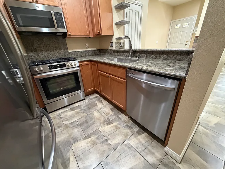 24111 Del Monte Dr #3 — Photo 24
