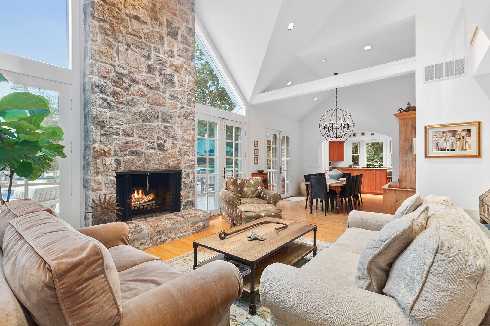  Great Room with Vaulted Ceilings