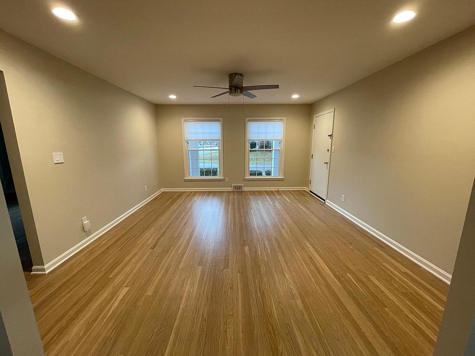 Living Room with ceiling fan & 4 can lights