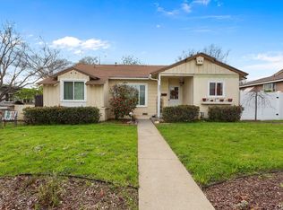 867 N 3rd Pl, Upland, CA 91786