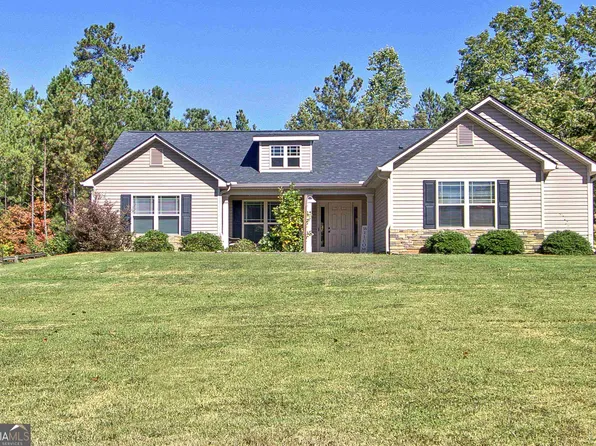 81 Esther Dr, Grantville, GA 30220