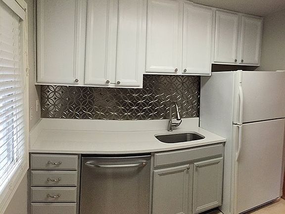 4th image of 3402 E McLoughlin Blvd