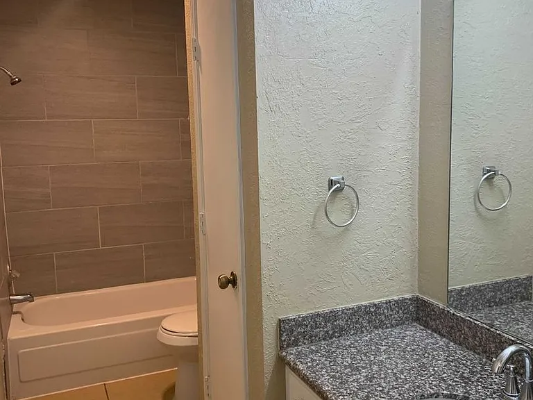2621 Carrington Ln — Photo 9