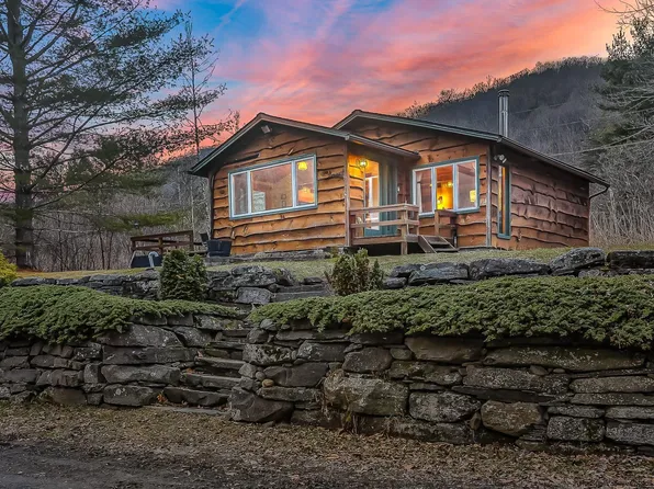 99 Grandview Acres Rd, Phoenicia, NY 12464