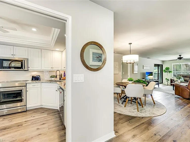 4300 Belair Ln #12 — Photo 2