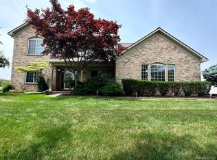 208 Scarlett Dr, Canton, MI 48187