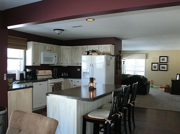 4th image of 317 Richard Ct