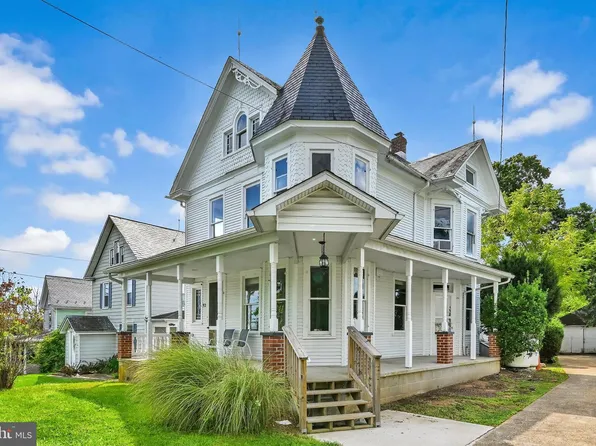 52 E Main St, Fawn Grove, PA 17321