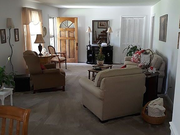 3rd image of 100 Westwood Dr