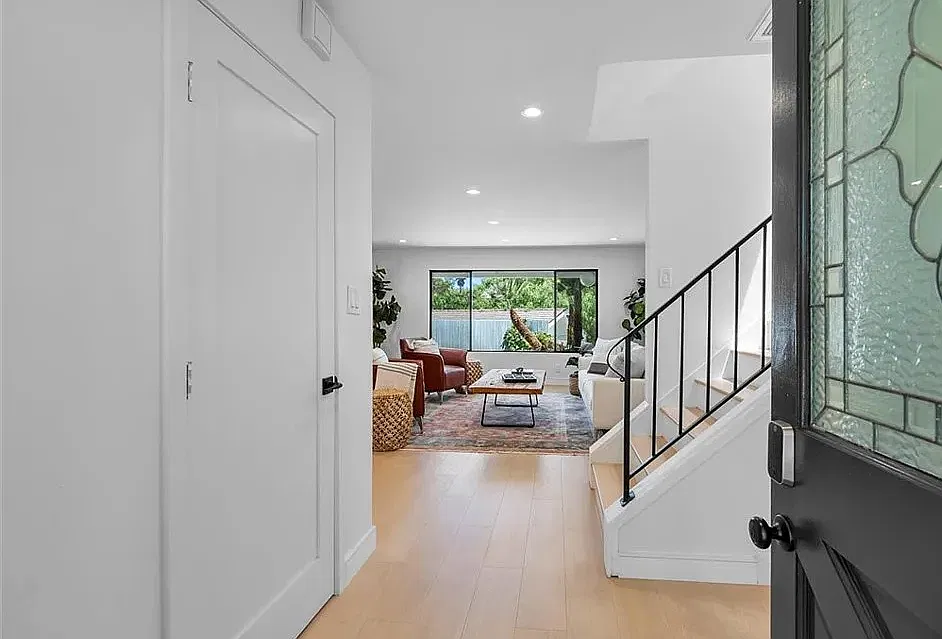 4 bed, 2193 sqft, $9,500 — Photo 2