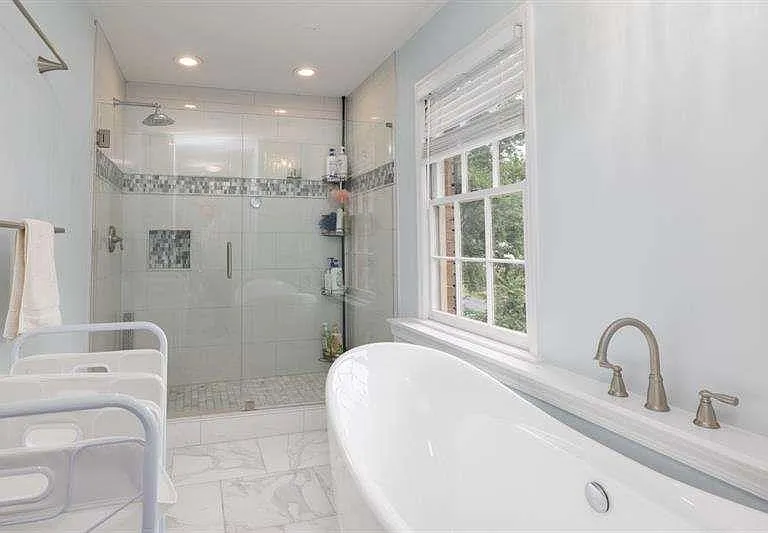 160 Clipper Bay Dr — Photo 32