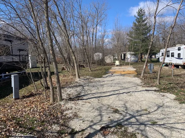 4/114 Woodhaven Dr E, Sublette, IL 61367